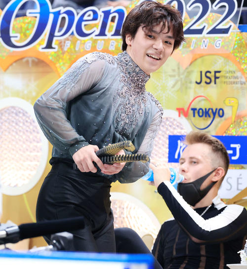 演技を終えて、笑顔でキスアンドクライに向かう宇野（撮影・浅見桂子）