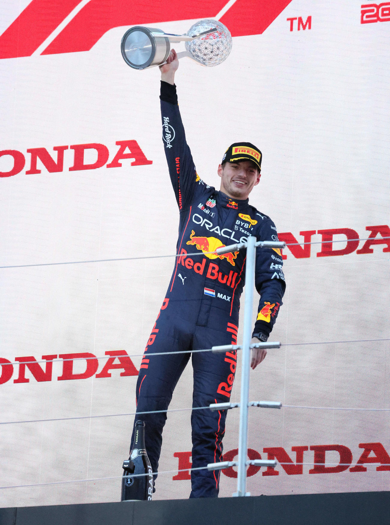 鈴鹿で勝利し、年間チャンピオンを決めたレッドブルのマックス・フェルスタッペン（撮影・宮崎幸一）