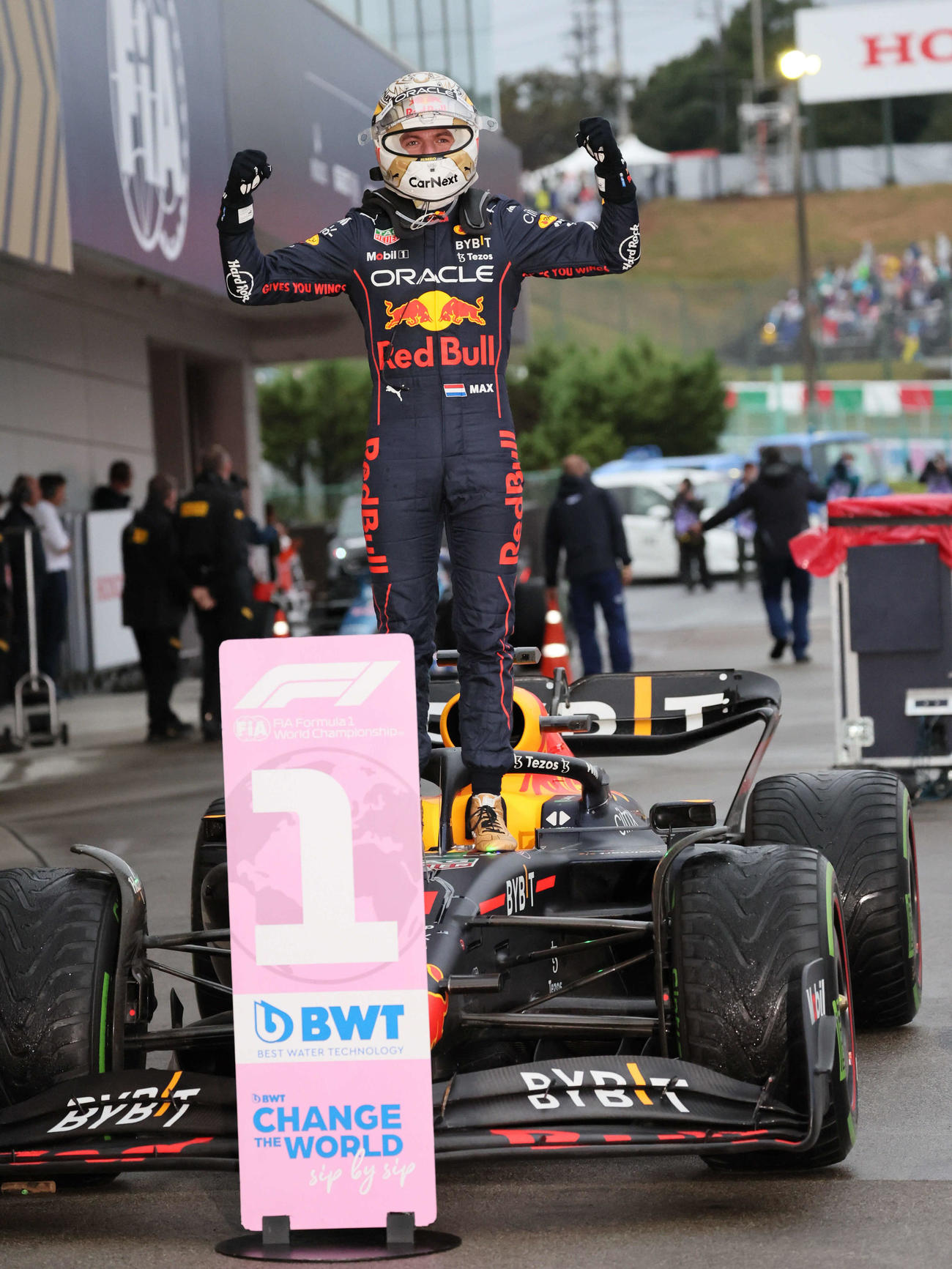 鈴鹿で勝利し、年間チャンピオンを決めたレッドブルのマックス・フェルスタッペン（撮影・宮崎幸一）