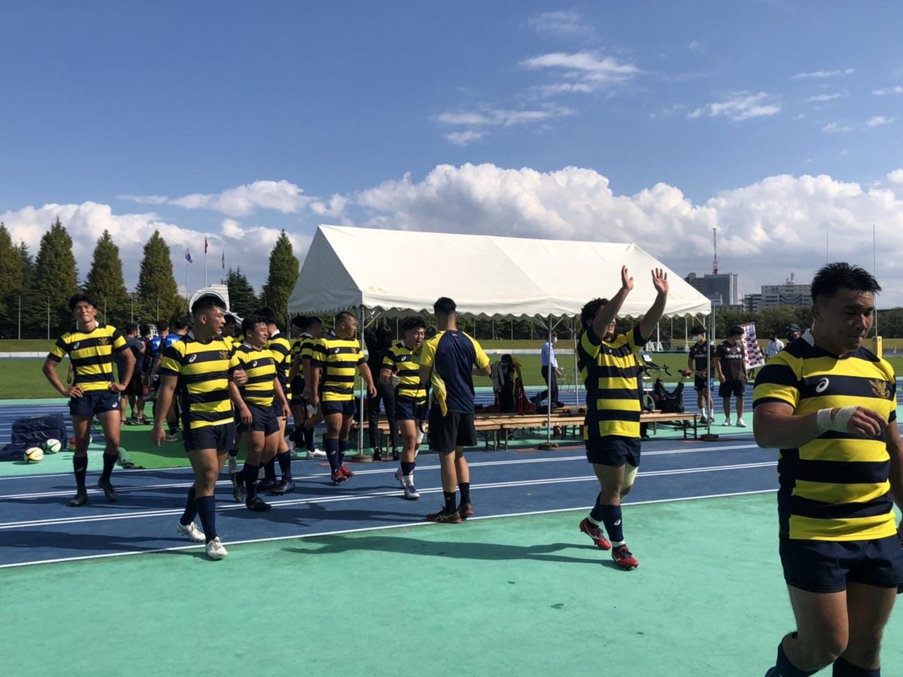 昨年2位の近大に逆転で勝利し喜ぶ立命館大の選手