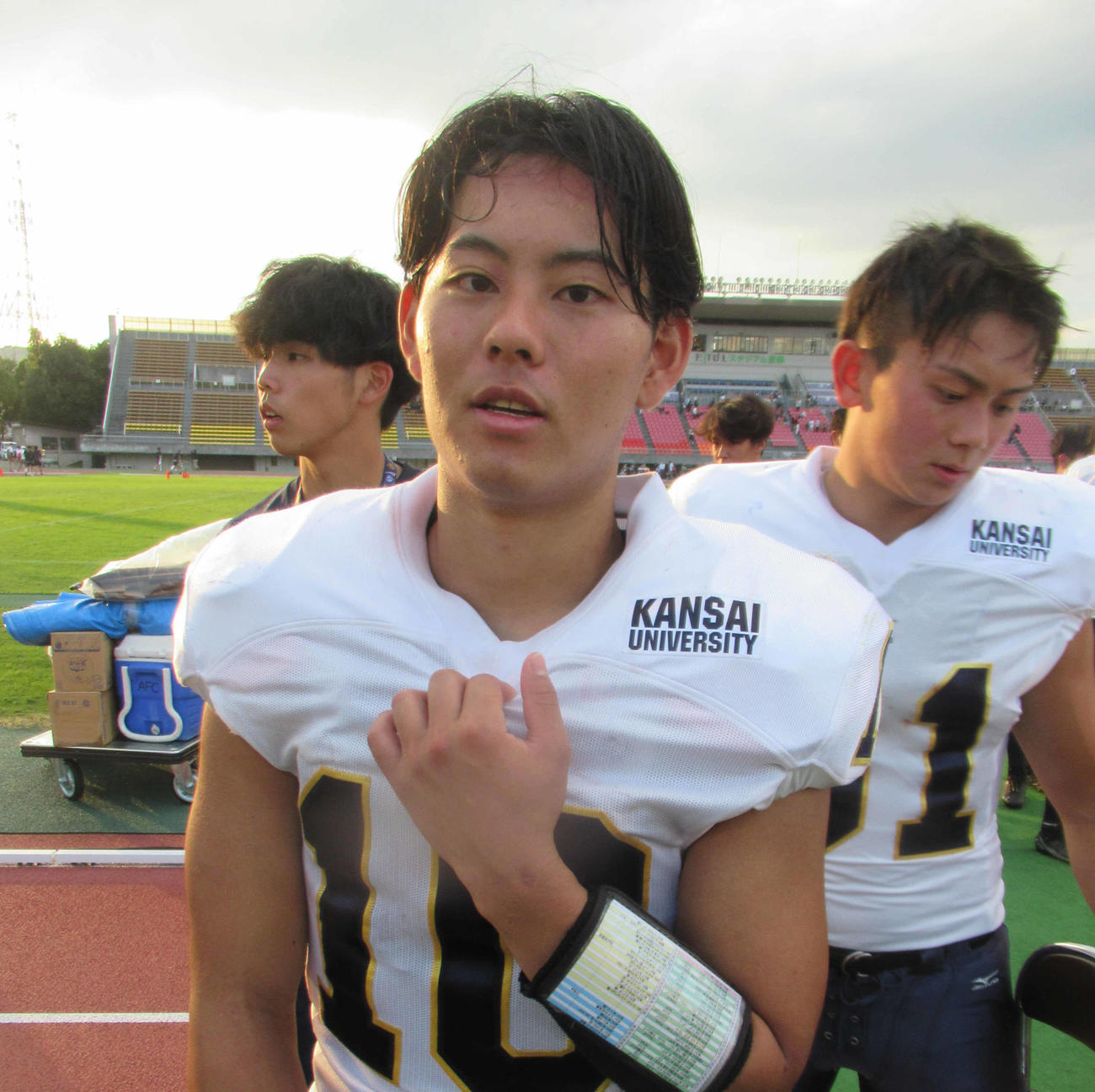 3TDパスを決めた関大QB浜口（撮影・実藤健一）