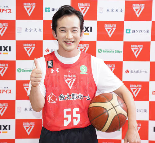 B1 浅利陽介 試合前やハーフタイムなどに 出場 千葉ジェッツと1日限定プロ選手契約 バスケットボール写真ニュース 日刊スポーツ B1 浅利陽介 試合前やハーフタイムなどに 出場 千葉ジェッツと1日限定プロ選手契約 バスケットボール写真ニュース 日刊スポーツ