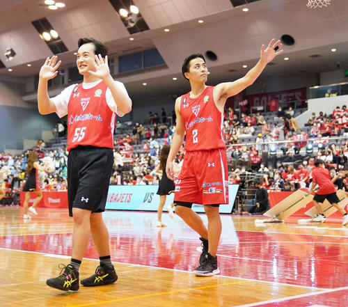 B1 浅利陽介 試合前やハーフタイムなどに 出場 千葉ジェッツと1日限定プロ選手契約 バスケットボール写真ニュース 日刊スポーツ B1 浅利陽介 試合前やハーフタイムなどに 出場 千葉ジェッツと1日限定プロ選手契約 バスケットボール写真ニュース 日刊スポーツ