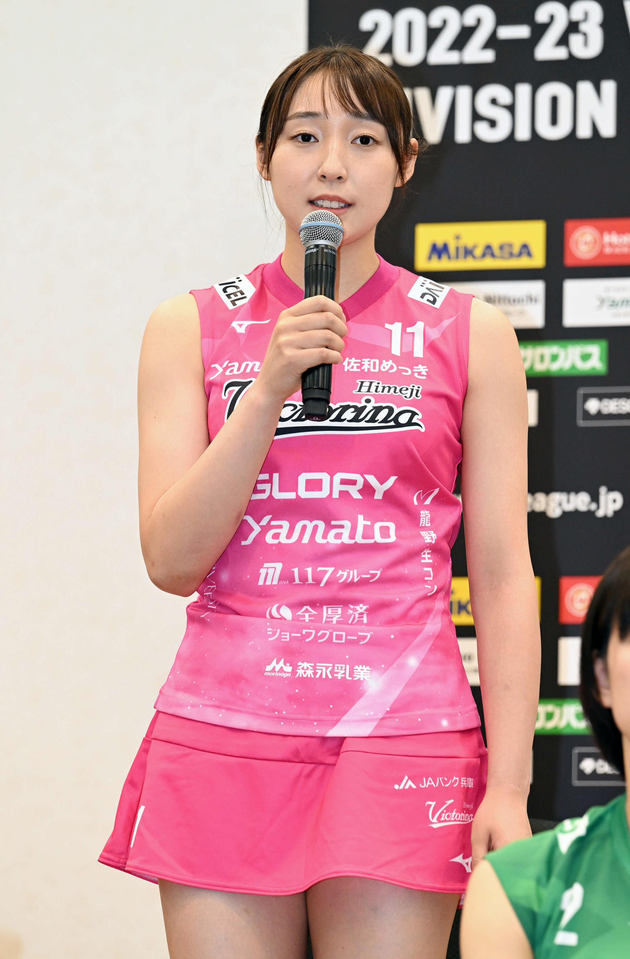 Vリーグ開幕記者会見で今季の抱負を語る姫路荒谷（撮影・滝沢徹郎）