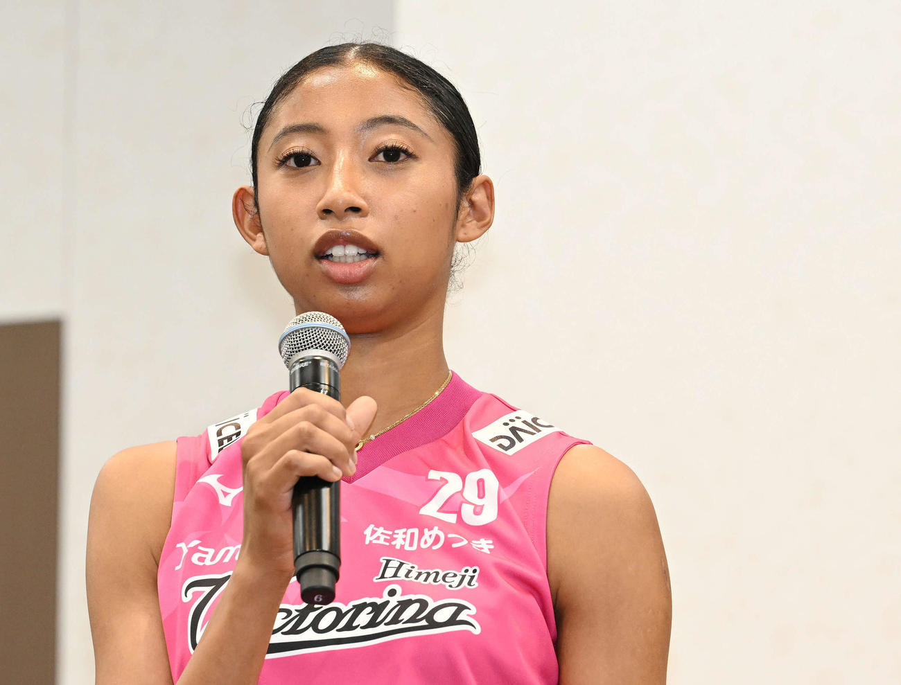 Vリーグ開幕記者会見で質問に答える姫路宮部（撮影・滝沢徹郎）