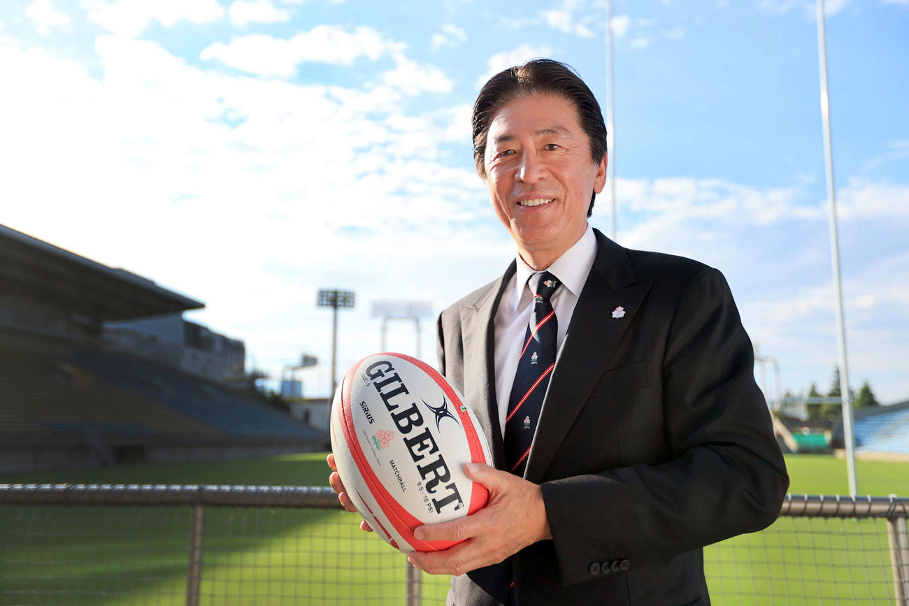 2022年6月、日本ラグビー協会の新会長に就任し、笑顔を見せる土田雅人氏
