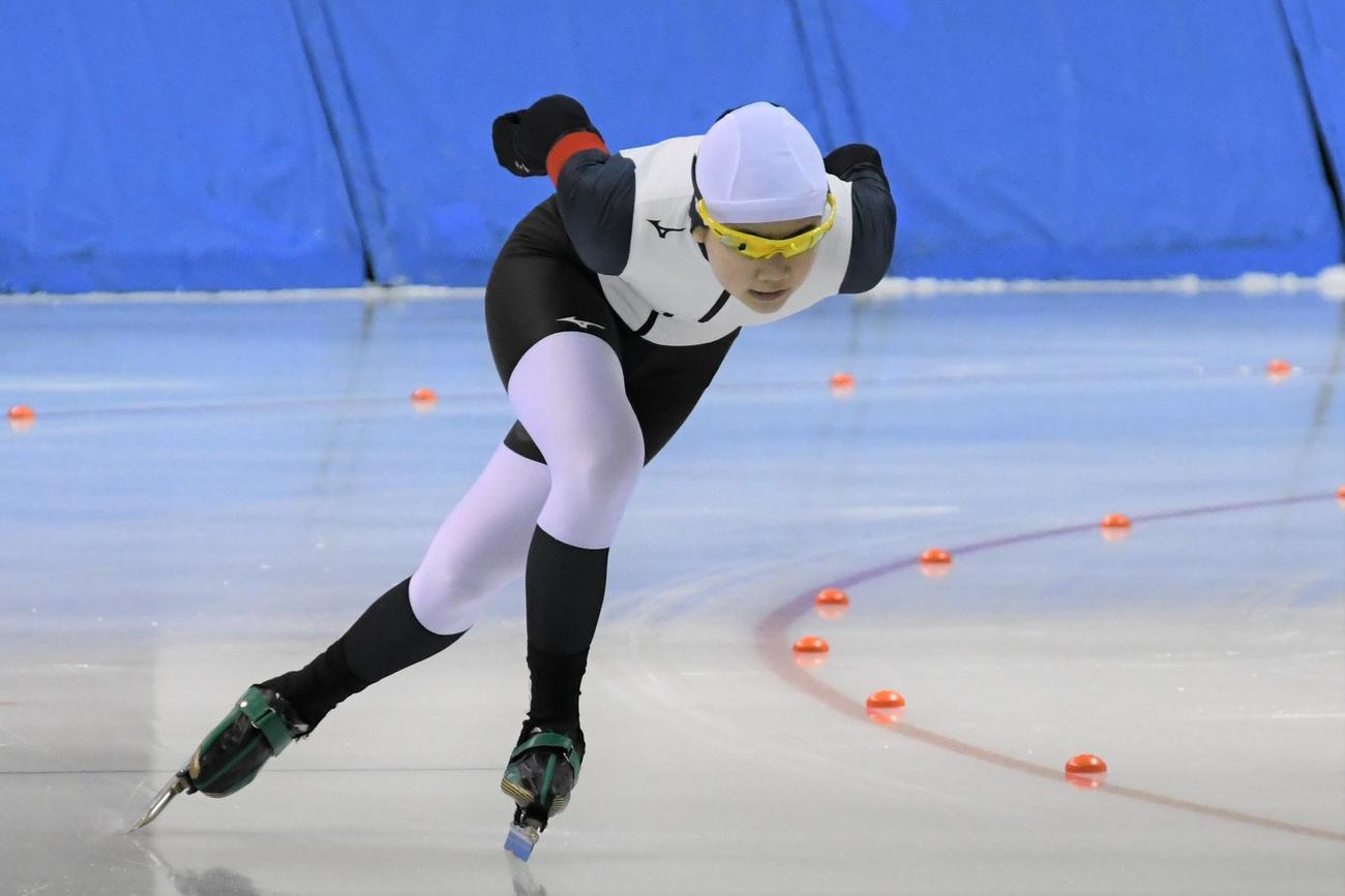 9日の明治北海道十勝オーバル競技会第2戦女子500メートルで滑走する笹渕