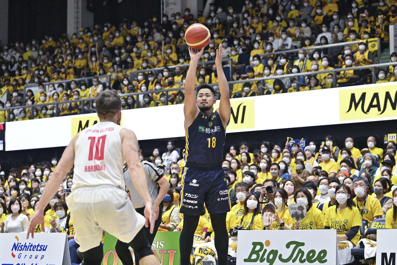 宇都宮対A東京　ホーム開幕節で連敗した宇都宮。写真はシュートを打つ宇都宮・鵤（C）BLEAGUE