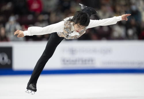 グランプリ（GP）シリーズ第2戦スケートカナダ　男子フリー　演技する三浦佳生（AP）