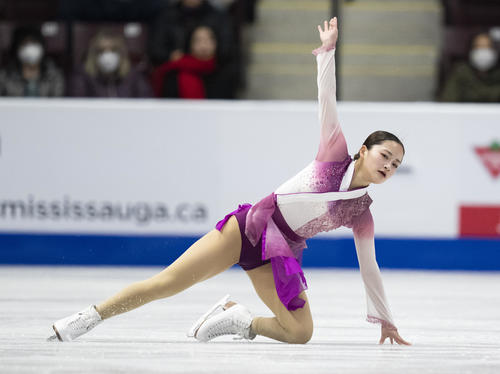 グランプリ（GP）シリーズ第2戦スケートカナダ　女子フリー　演技する渡辺倫果（AP）
