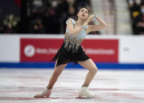 グランプリ（GP）シリーズ第2戦スケートカナダ　女子フリー　演技する紀平梨花（AP）