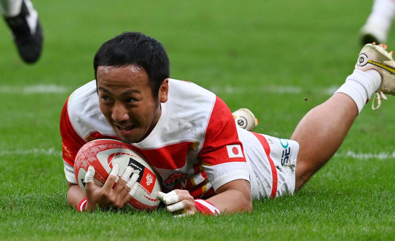 日本対ニュージーランド　前半、チーム2個目のトライを決めるSH流（撮影・山崎安昭）