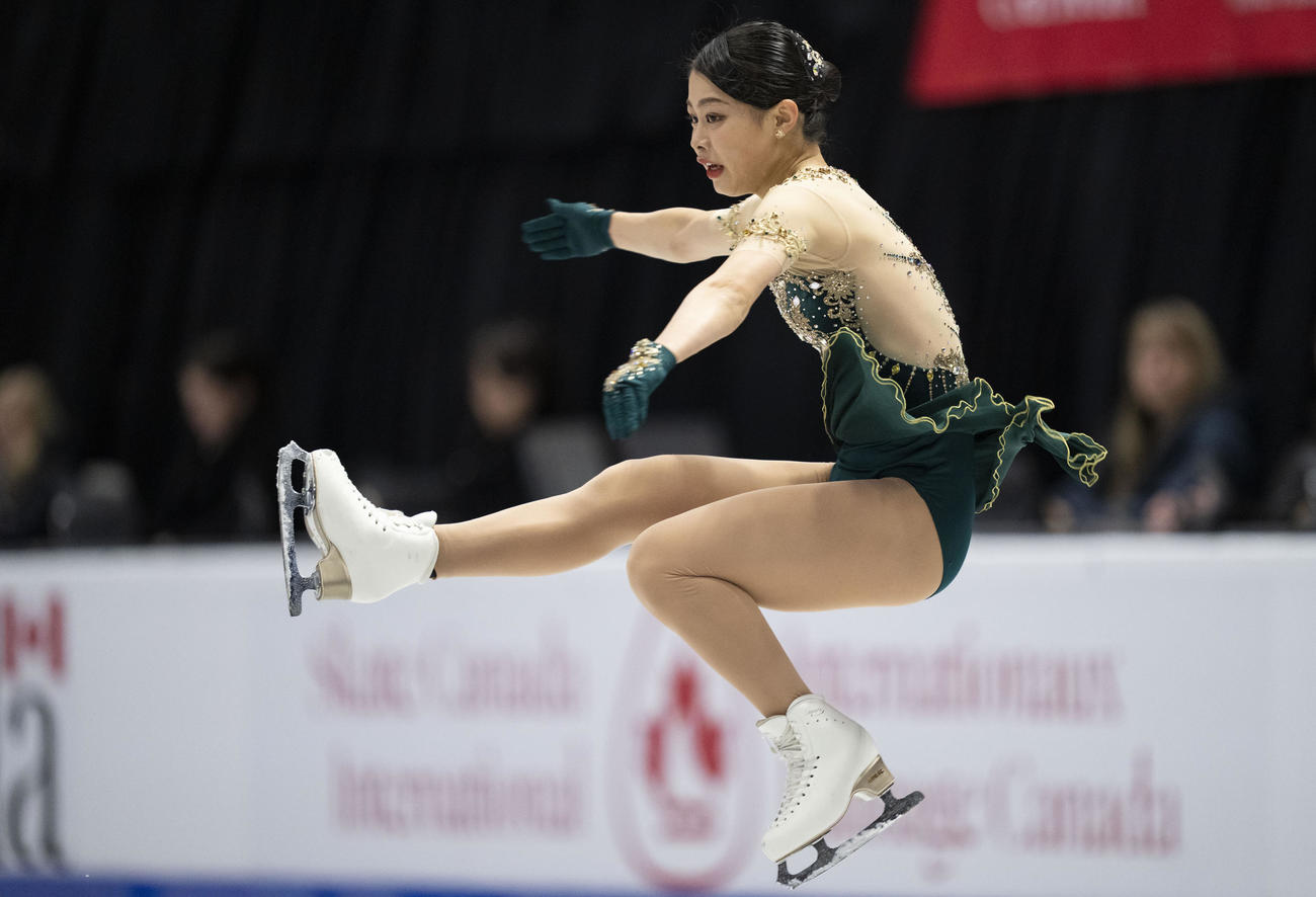 グランプリ（GP）シリーズ第2戦スケートカナダ　女子フリー　演技する横井ゆは菜（AP）