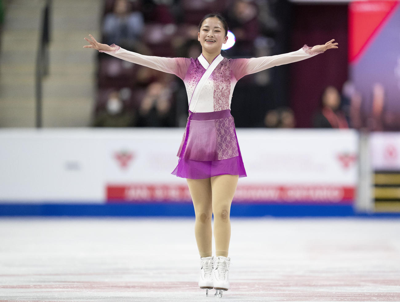 グランプリ（GP）シリーズ第2戦スケートカナダ　女子フリー　演技を終えた渡辺倫果（AP）