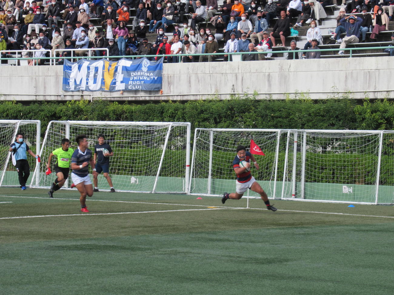 後半ロスタイムに逆転トライを決める関学大のWTB加藤匠朗（撮影・益子浩一）2022年10月30日、宝ケ池