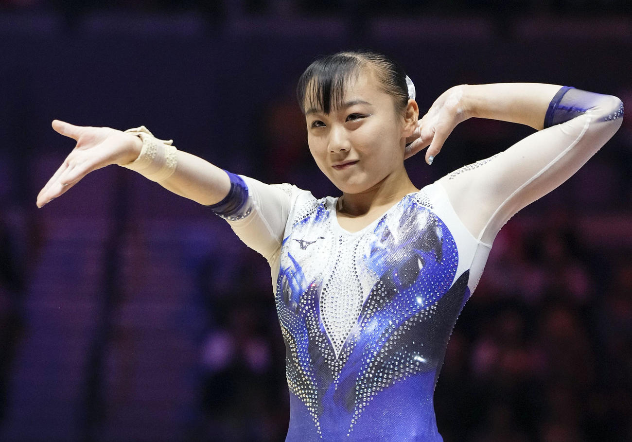 女子個人総合決勝　宮田笙子の床運動＝リバプール（共同）