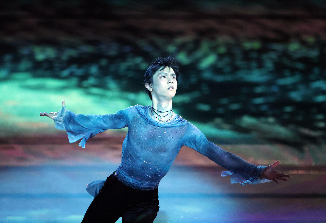 プロ転向後初の単独アイスショー「プロローグ」で熱演する羽生結弦さん（撮影・狩俣裕三）
