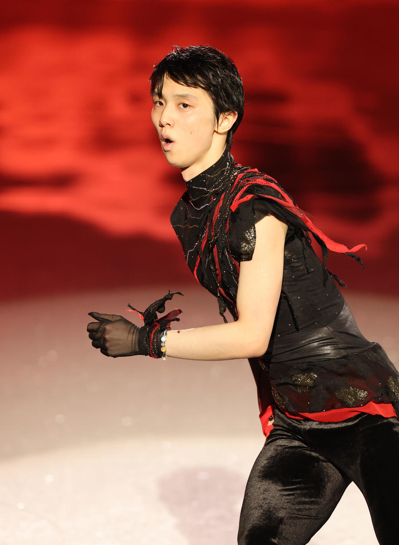 プロ転向後初の単独アイスショー「プロローグ」で熱演する羽生結弦さん（撮影・狩俣裕三）