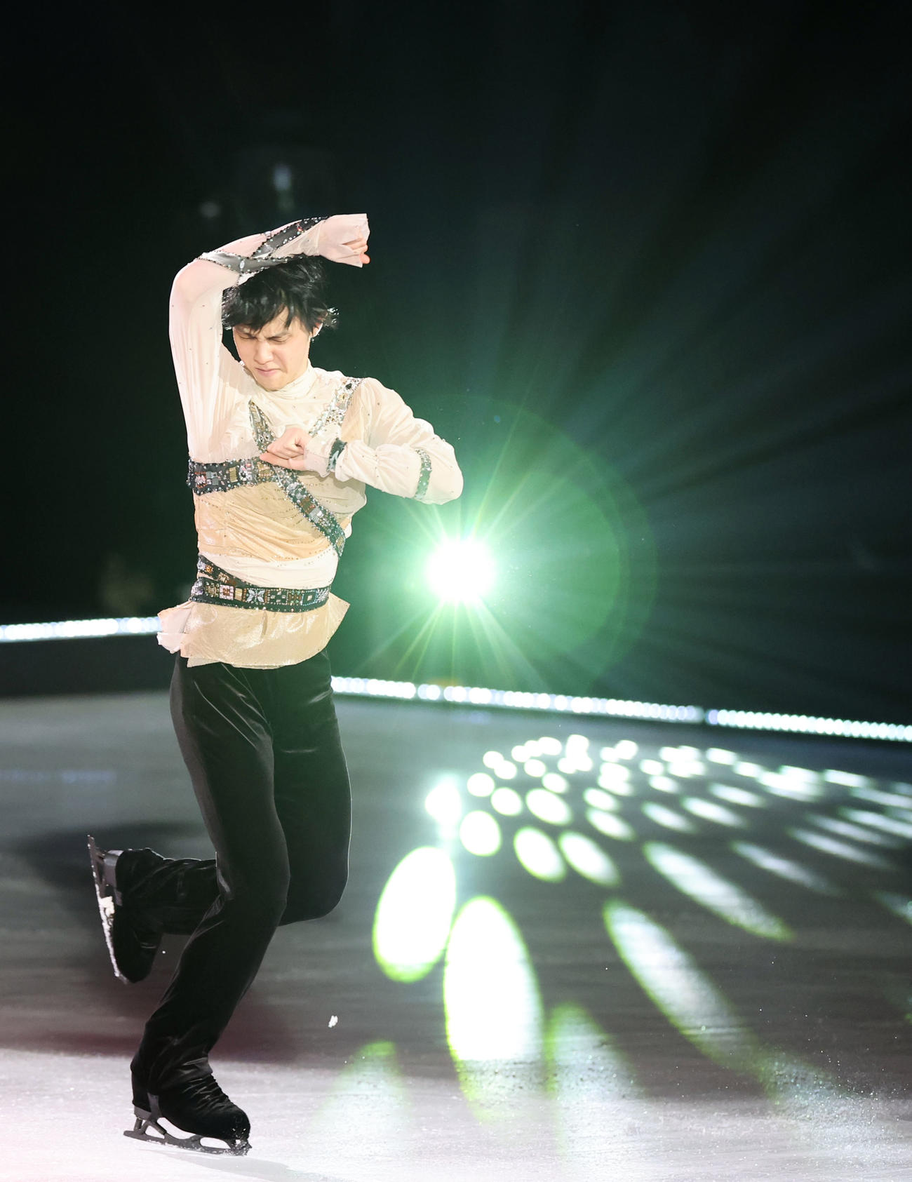 プロ転向後初の単独アイスショー「プロローグ」で熱演する羽生結弦さん（撮影・狩俣裕三）