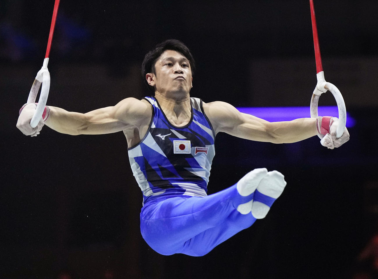 男子個人総合決勝　谷川航のつり輪＝リバプール（共同）