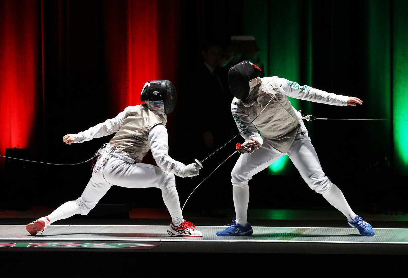 男子フレール決勝戦で対戦する川村（左）と永野（撮影・鈴木正人）