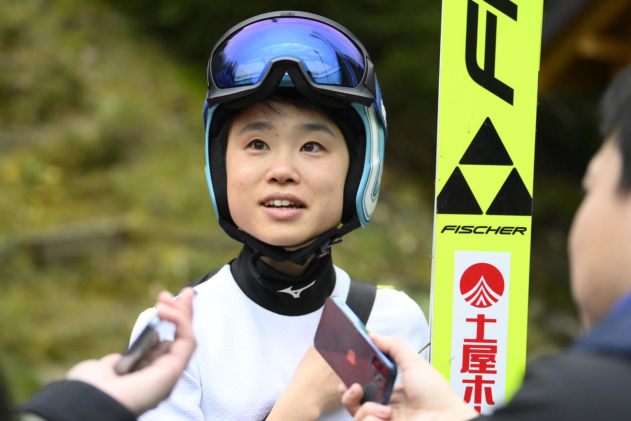 インタビューに答える13位の伊藤有希（ロイター）