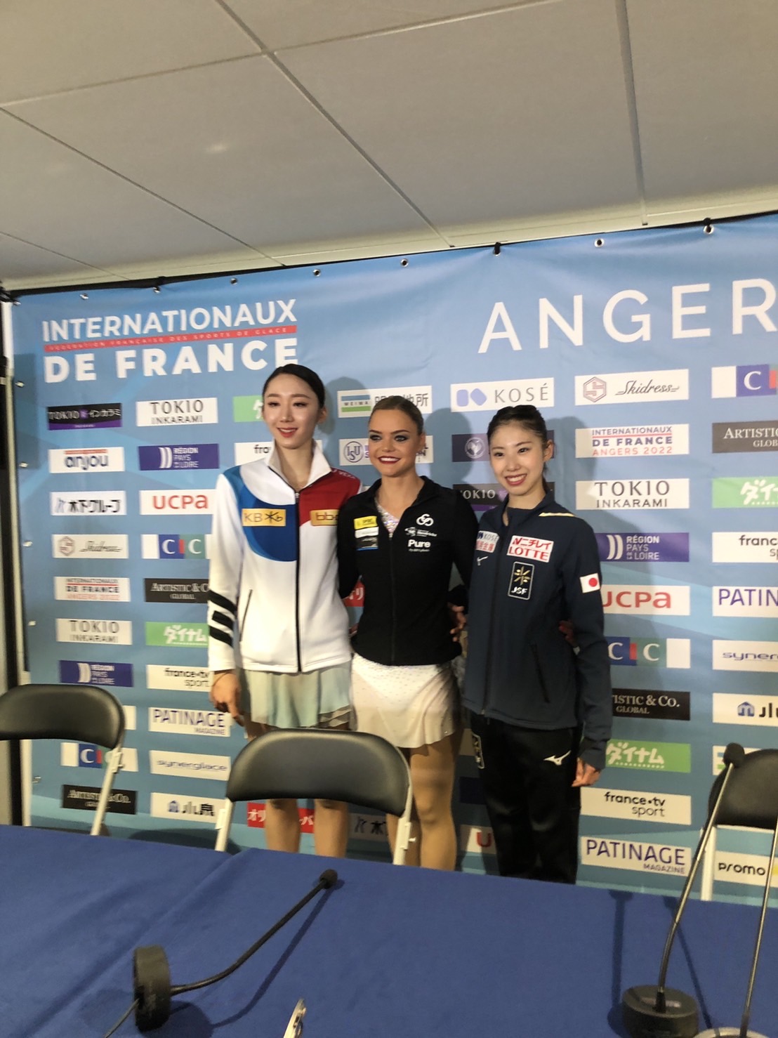 GP第3戦フランス杯女子優勝のヘンドリックス（中央）、金芸林（左）、住吉（撮影・松本愛香）