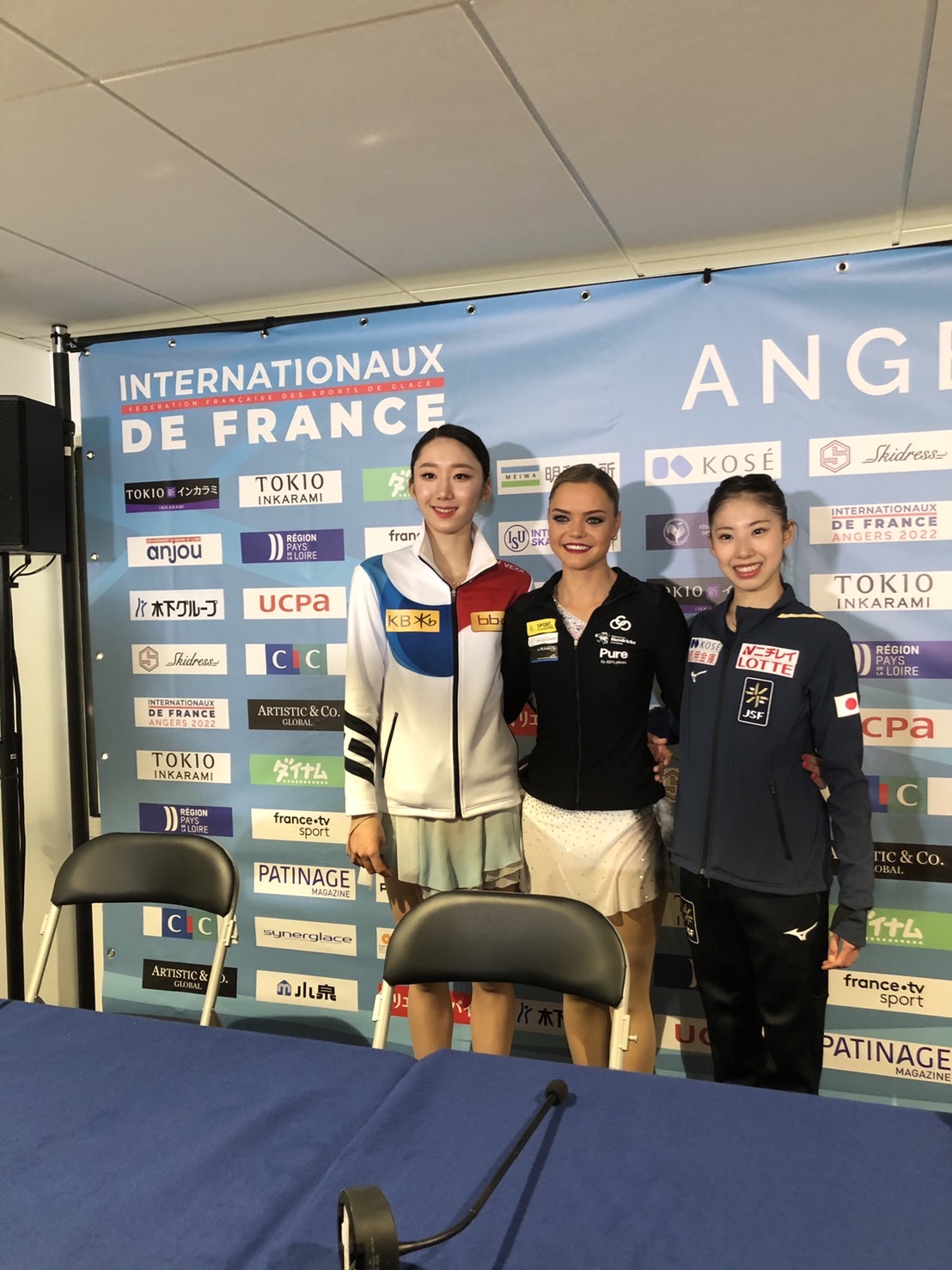 GP第3戦フランス杯女子優勝のヘンドリックス（中央）、金芸林（左）、住吉（撮影・松本愛香）