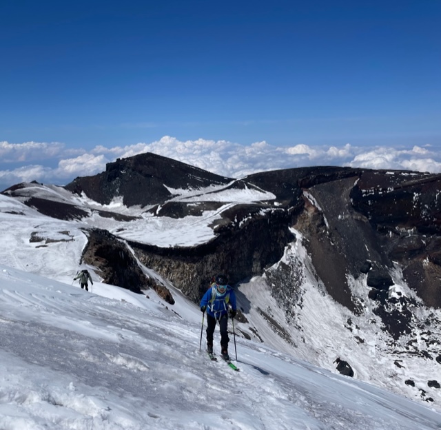 スキーモ挑戦中の田中はスキー登山の練習に取り組む(提供・田中友理恵)　