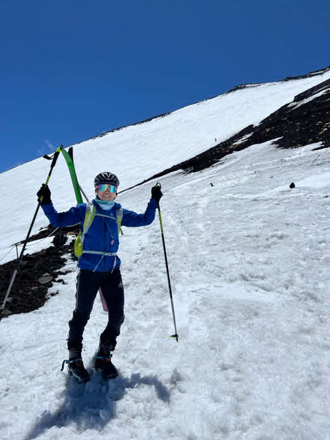 山岳スキー挑戦中の田中は、トレーニング中に笑顔を見せる(提供・田中友理恵)　