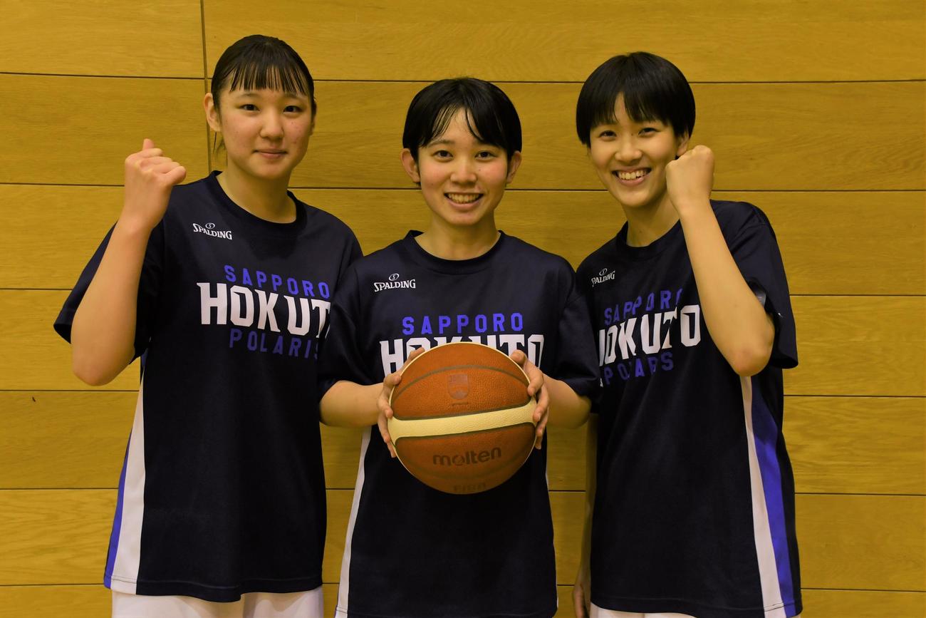 チームの軸となる3年生3人（左から森、加藤、高橋）