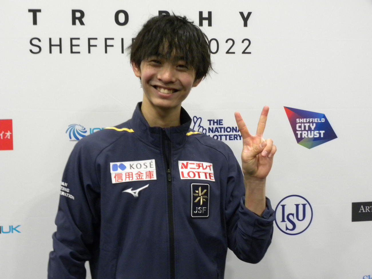 公式練習を終えて笑顔を見せる島田高志郎（撮影・松本航）