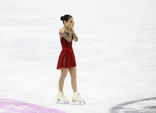 女子フリーの演技を終え感極まる三原（ロイター）