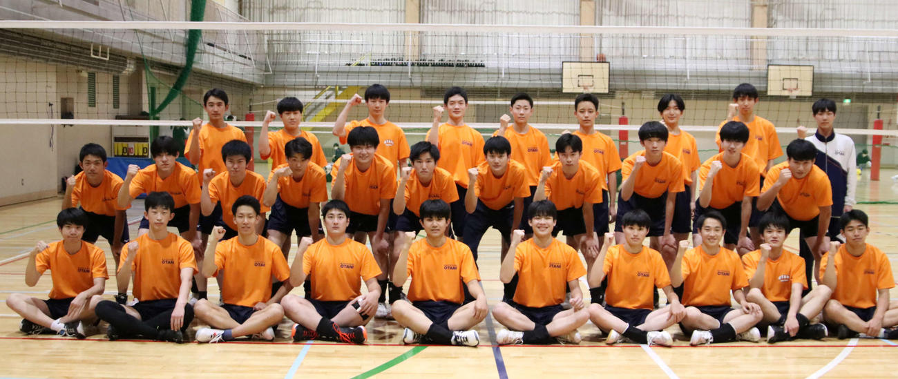 初の全国大会出場を狙う札幌大谷の男子選手たち（撮影・山崎純一）