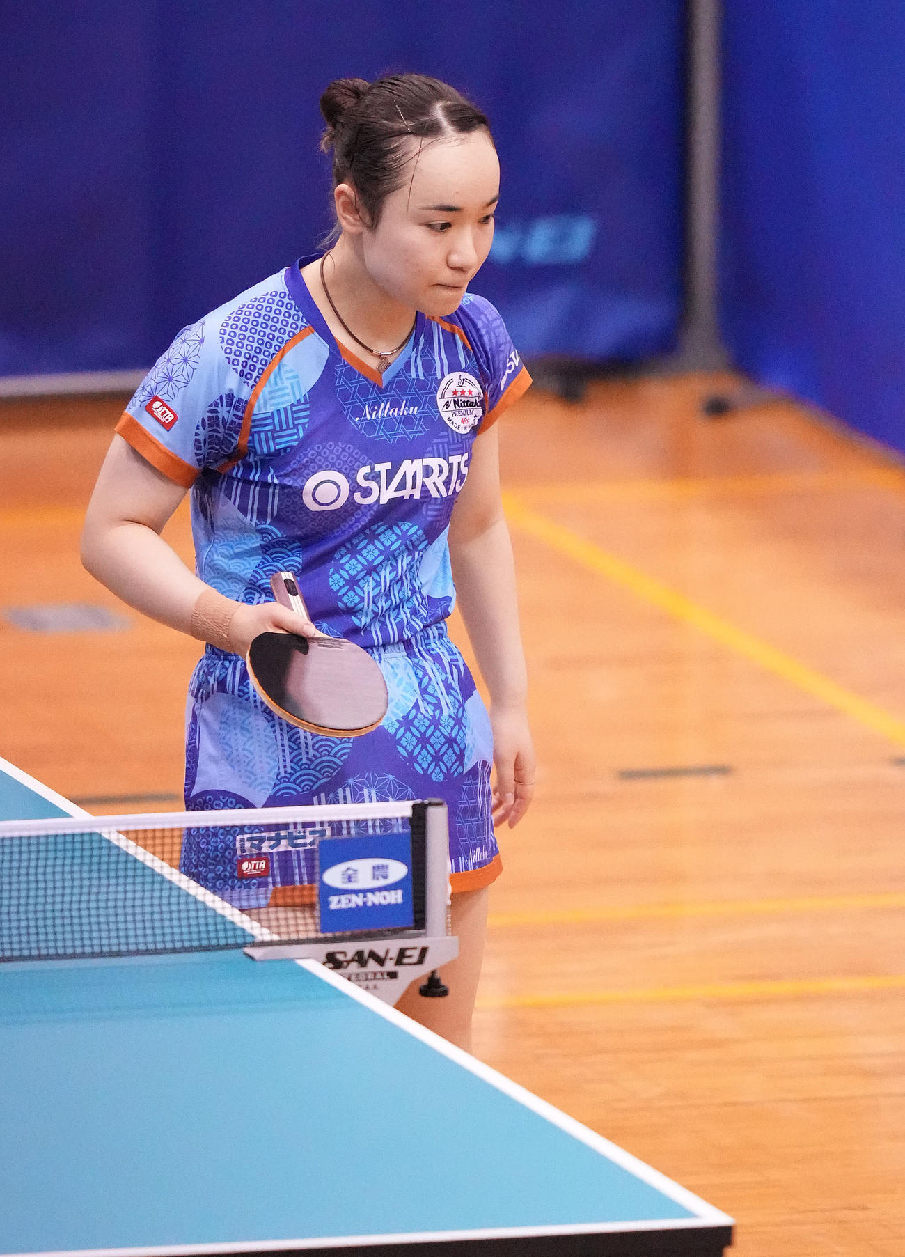 女子シングルス5位6位決定戦で張本美に敗れ浮かない表情の伊藤（撮影・鈴木みどり）