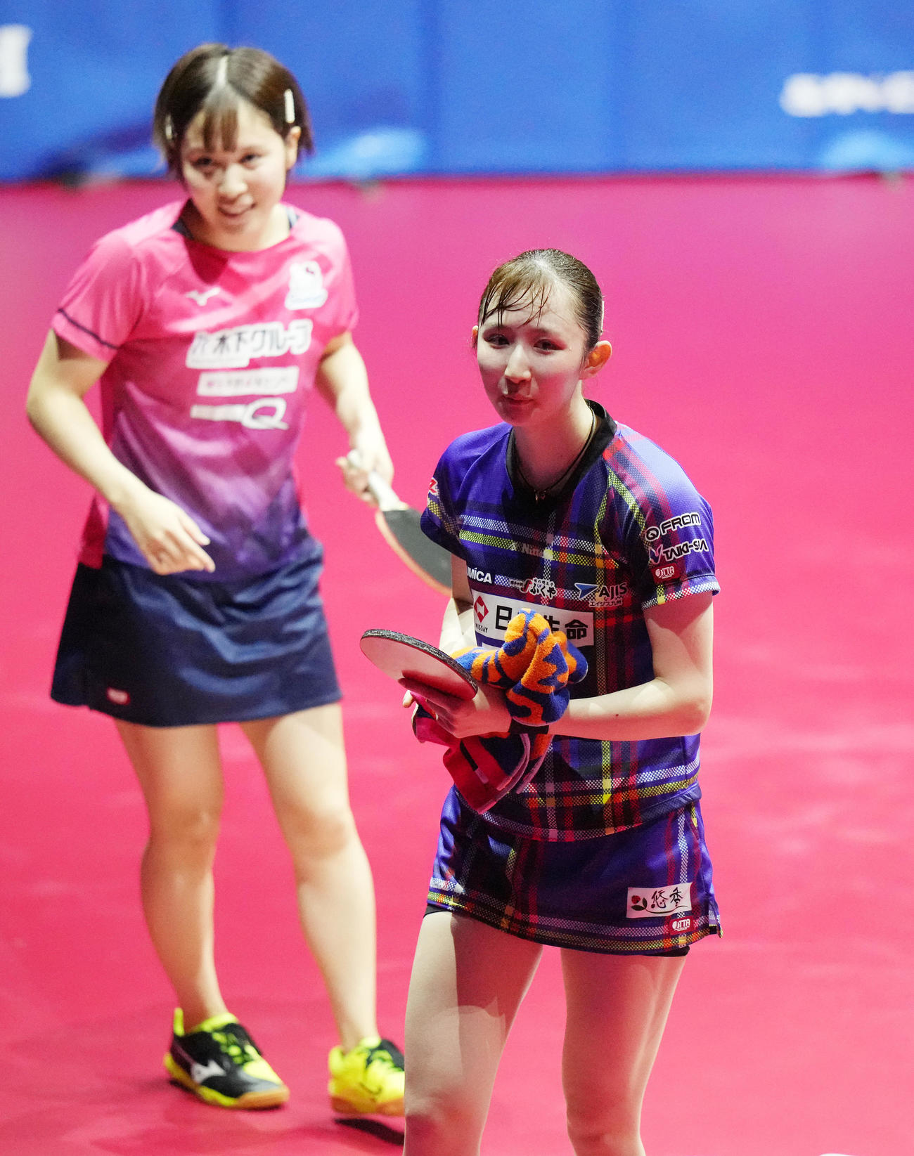 女子シングルス決勝で平野（後方）に敗れ、優勝を逃した早田（撮影・鈴木みどり）