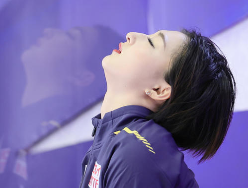 女子SPの演技を終え、悔しがる坂本（撮影・足立雅史）