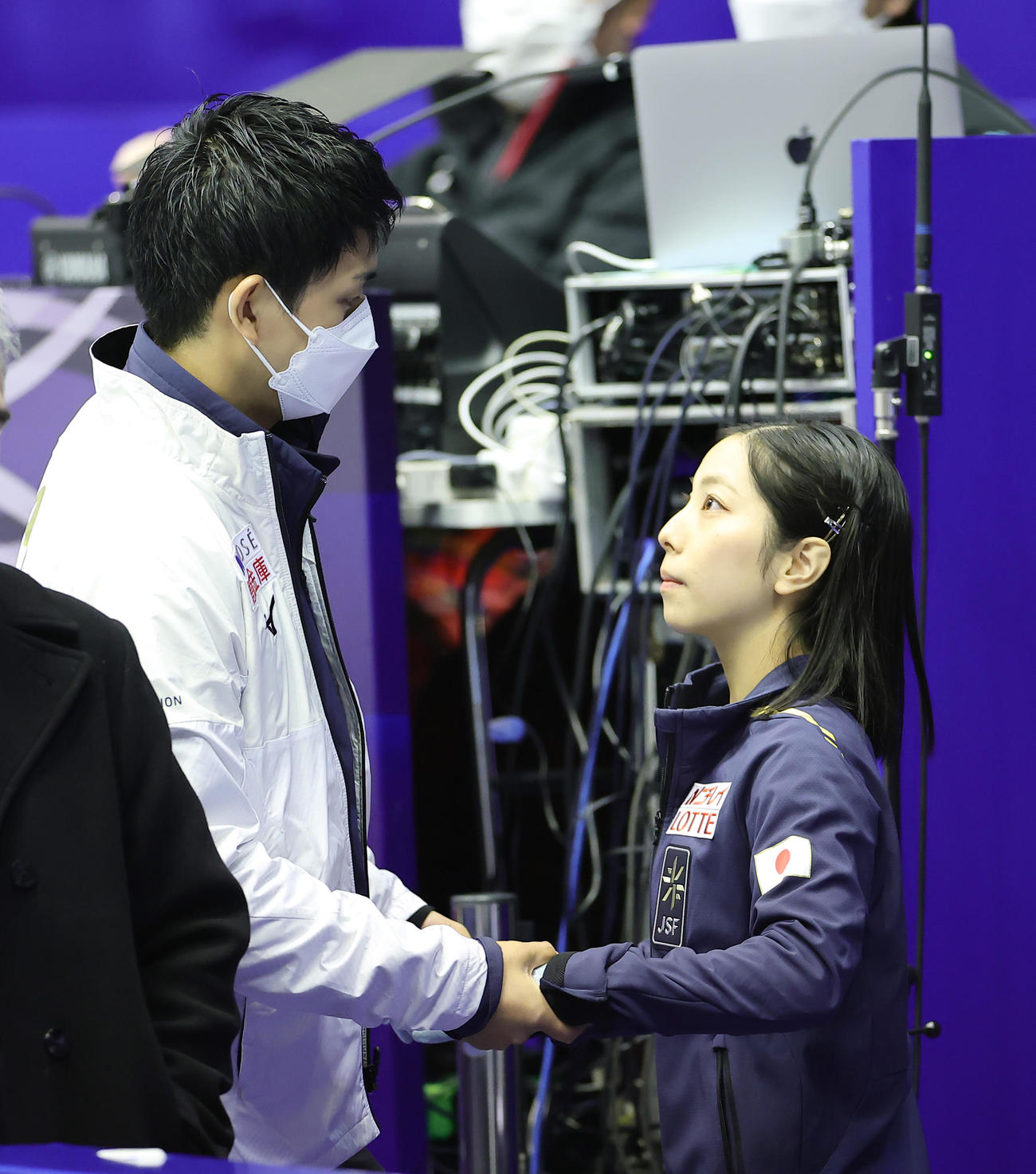 練習前、お互いを見つめ集中する三浦（右）、木原組（撮影・足立雅史）