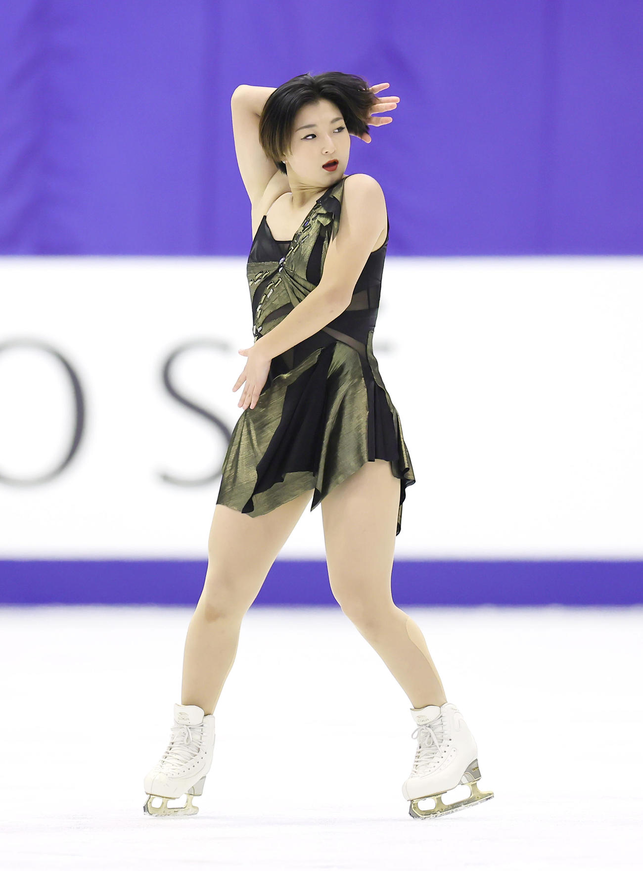 女子SPで演技する坂本（撮影・足立雅史）