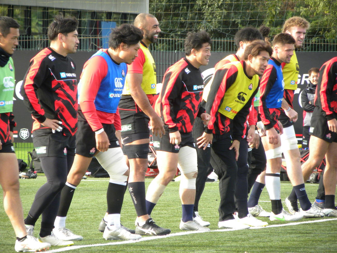 フランス戦に向けて調整するリーチ・マイケル（左から4人目）ら日本代表（撮影・松本航）
