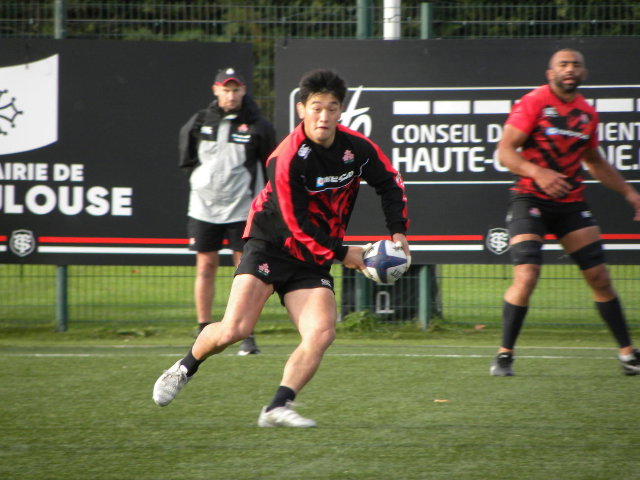 【ラグビー】強敵フランス戦へ「恋バナハーフ団」先発 SH斎藤＆SO李「ボール動かし勢いを」 - ラグビー写真ニュース : 日刊スポーツ