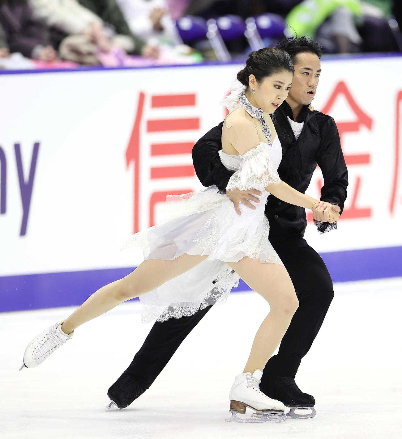 アイスダンスのFDで演技する村元（左）、高橋組（撮影・足立雅史）