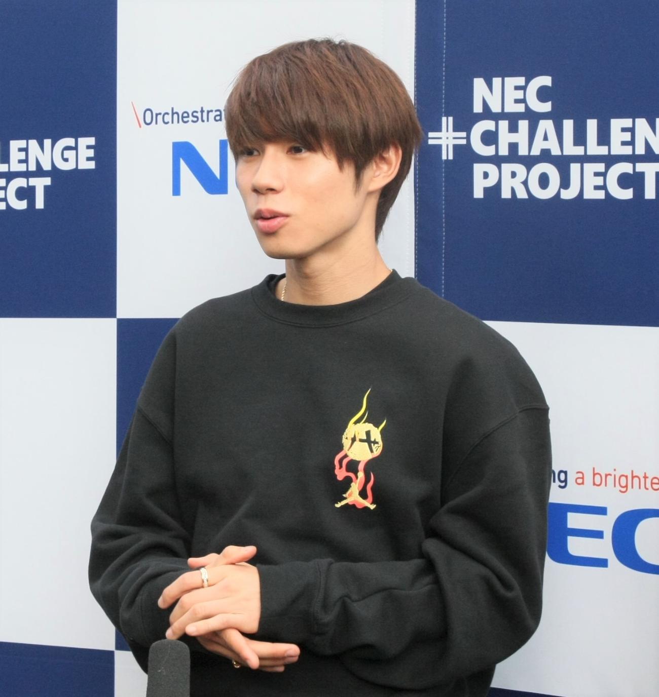 「＋CHALLENGEイベント」の感想を語る堀米（撮影・藤塚大輔）