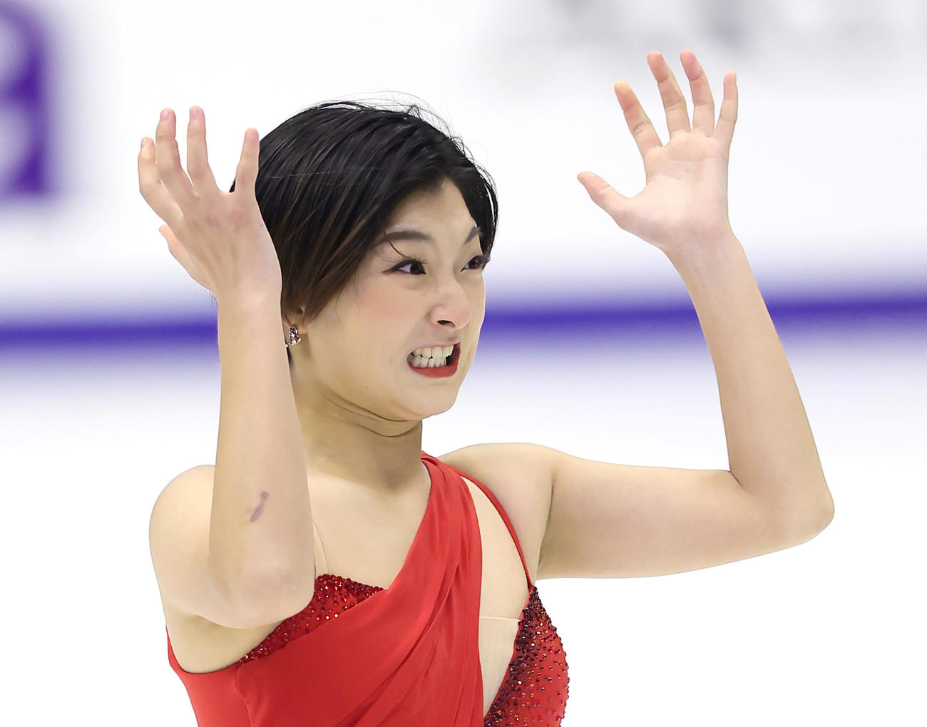 女子FSの演技を終え、悔しがる坂本（撮影・足立雅史）