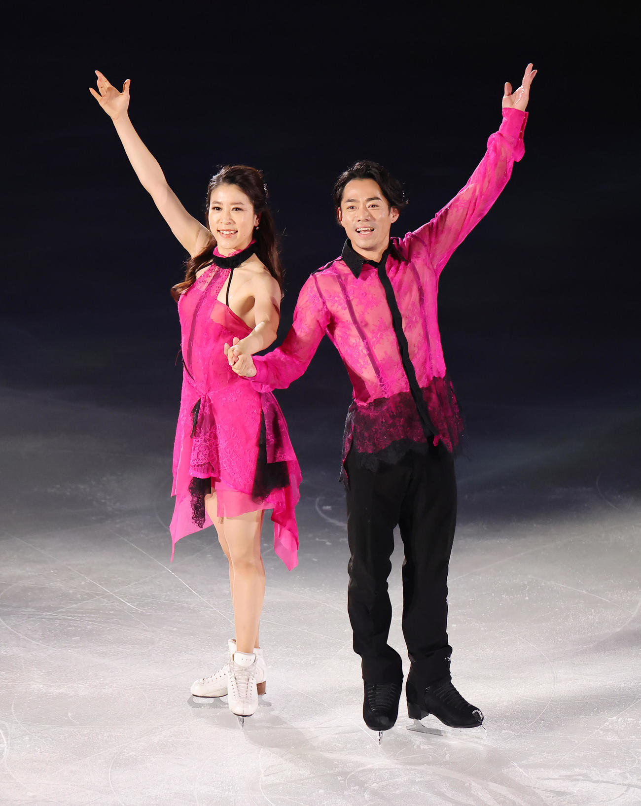 エキシビションで華麗な演技を披露した村元（左）、高橋組（撮影・足立雅史）