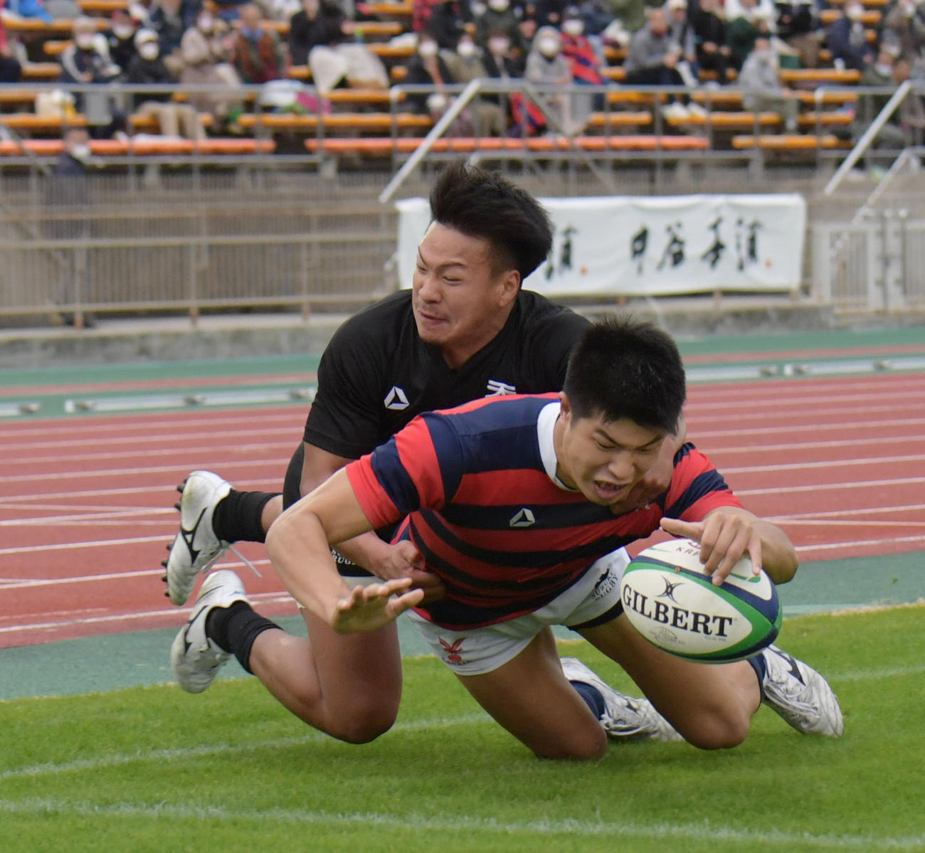 京産大対天理大　後半、京産大CTB高井がトライを決める（撮影・滝沢美穂子）