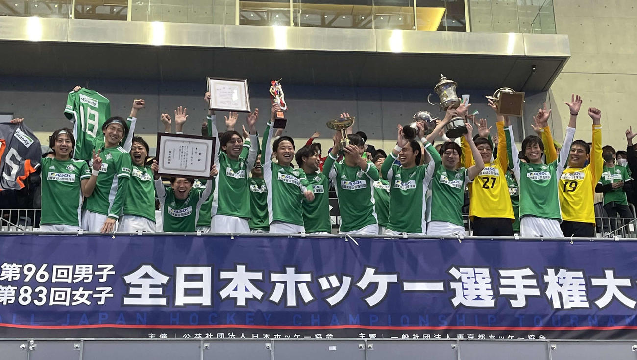 初優勝を喜ぶLIEBE栃木