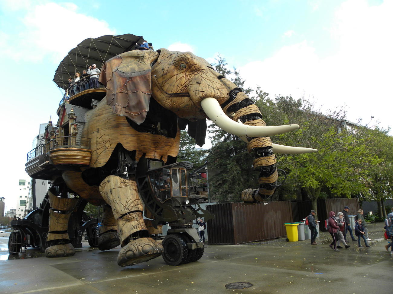 ナントの人気観光地「レ・マシーン・ド・リル」の巨大象（撮影・松本航）