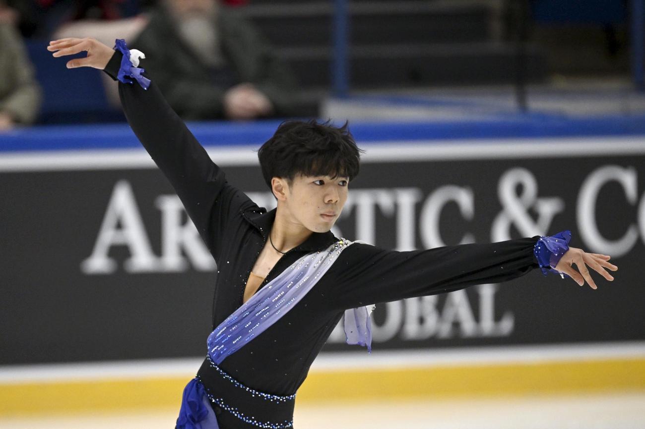 SPの演技をする佐藤駿（AP)