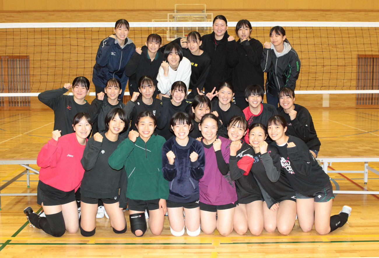 9大会連続9度目のインカレに臨む新潟医療福祉大・女子バレー部メンバー